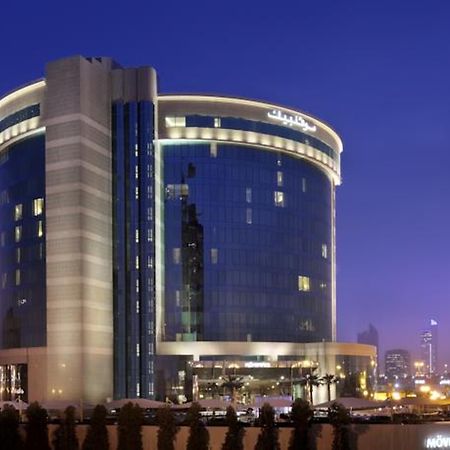 Moevenpick Hotel Al-Khobar Eksteriør bilde The hotel at night