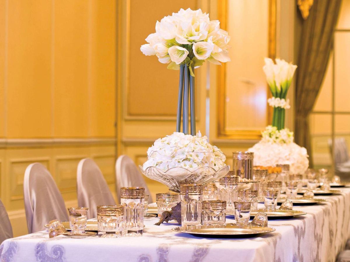 Moevenpick Hotel Al-Khobar Eksteriør bilde A table set for a formal dinner