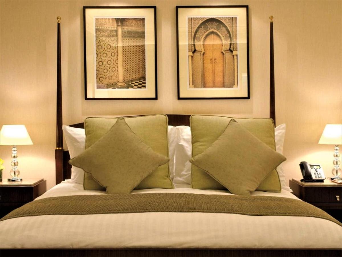 Moevenpick Hotel Al-Khobar Eksteriør bilde A bedroom at the Taj Mahal Palace