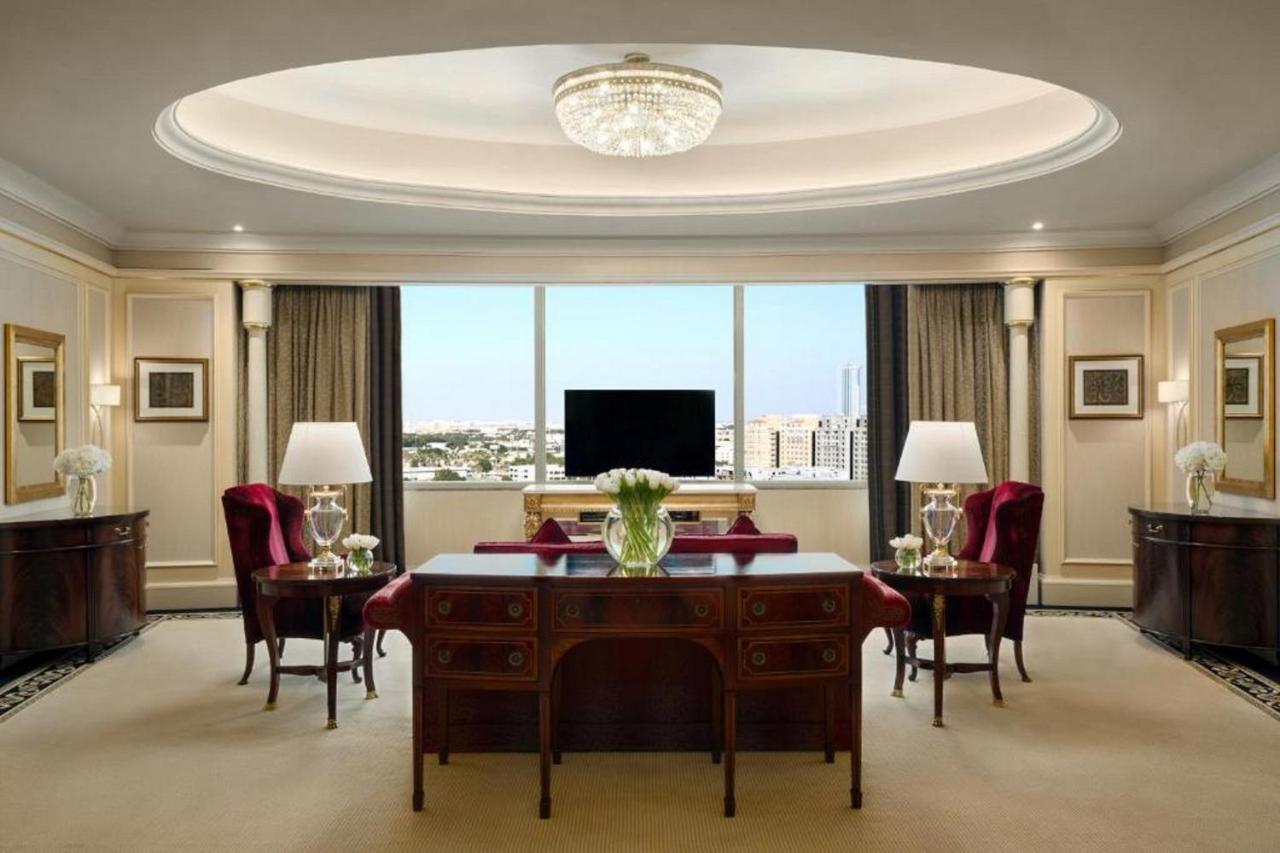 Moevenpick Hotel Al-Khobar Eksteriør bilde A suite at the Four Seasons Hotel, Paris