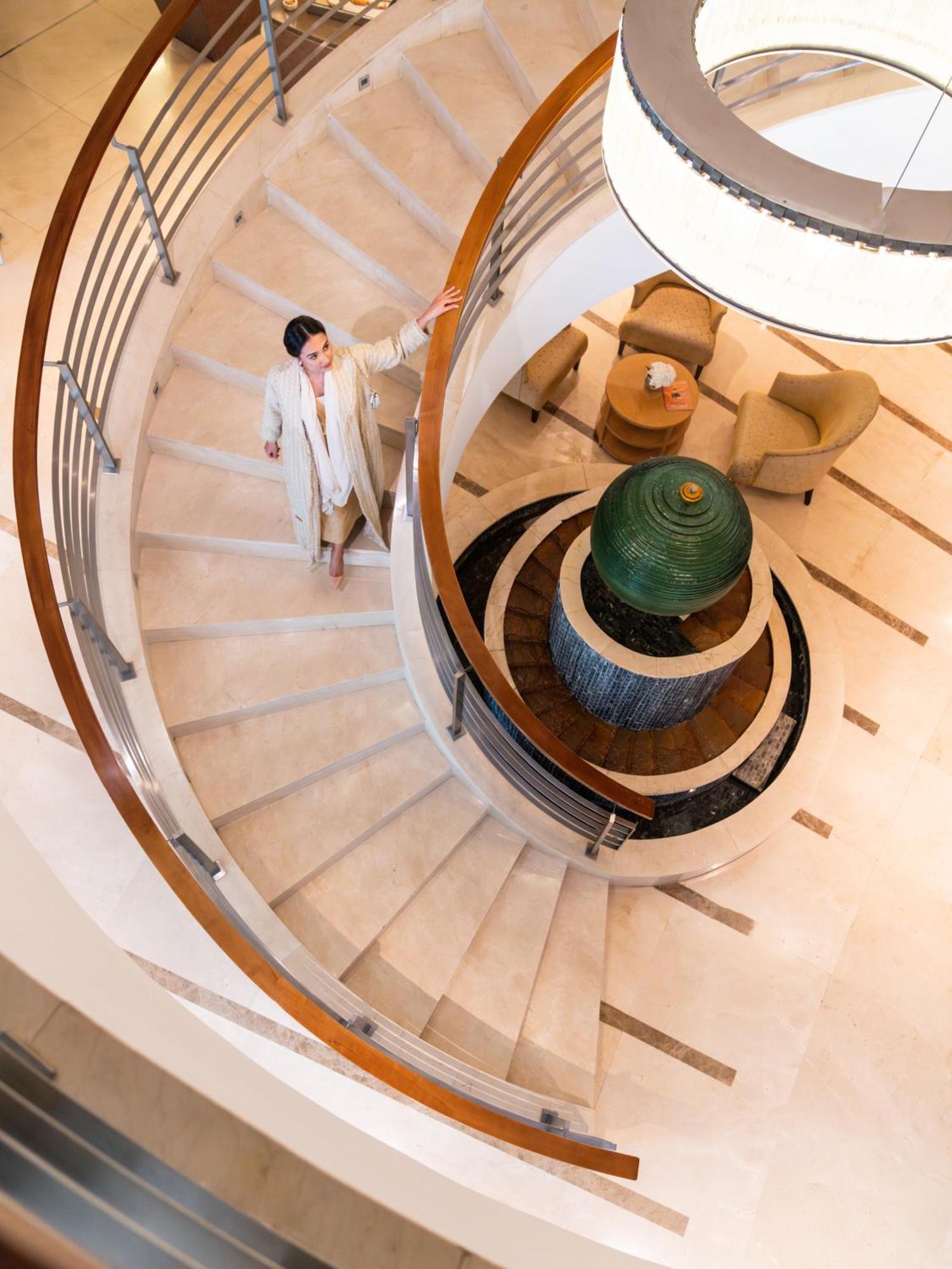 Moevenpick Hotel Al-Khobar Eksteriør bilde The staircase