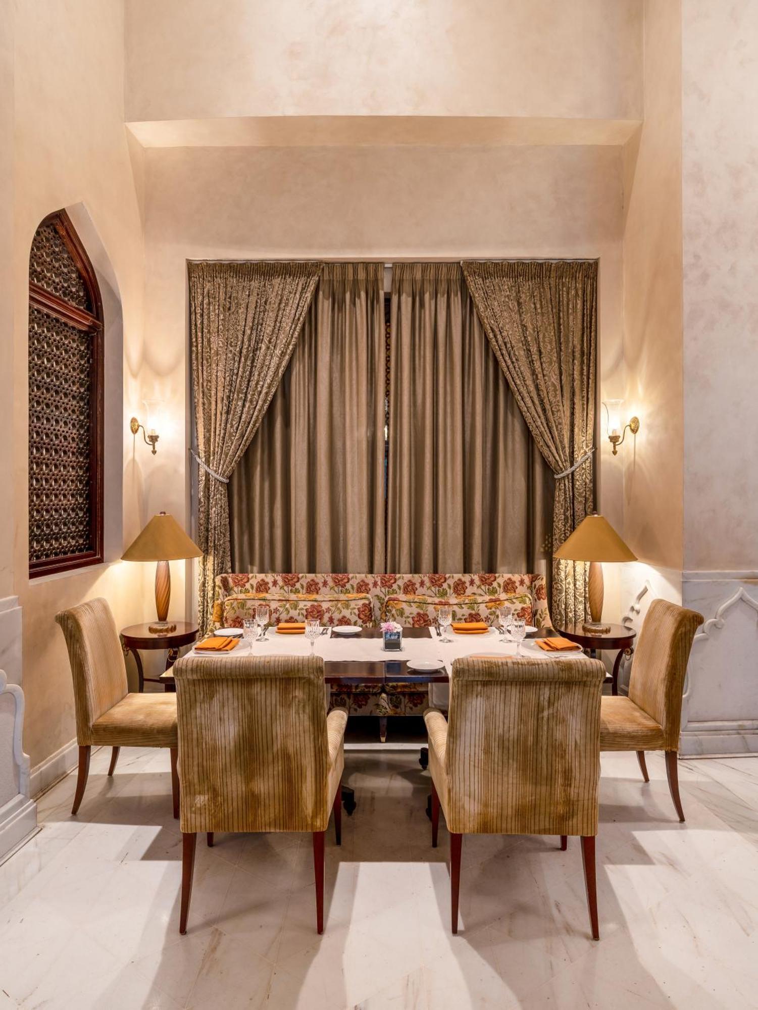 Moevenpick Hotel Al-Khobar Eksteriør bilde The Imperial Dining Hall