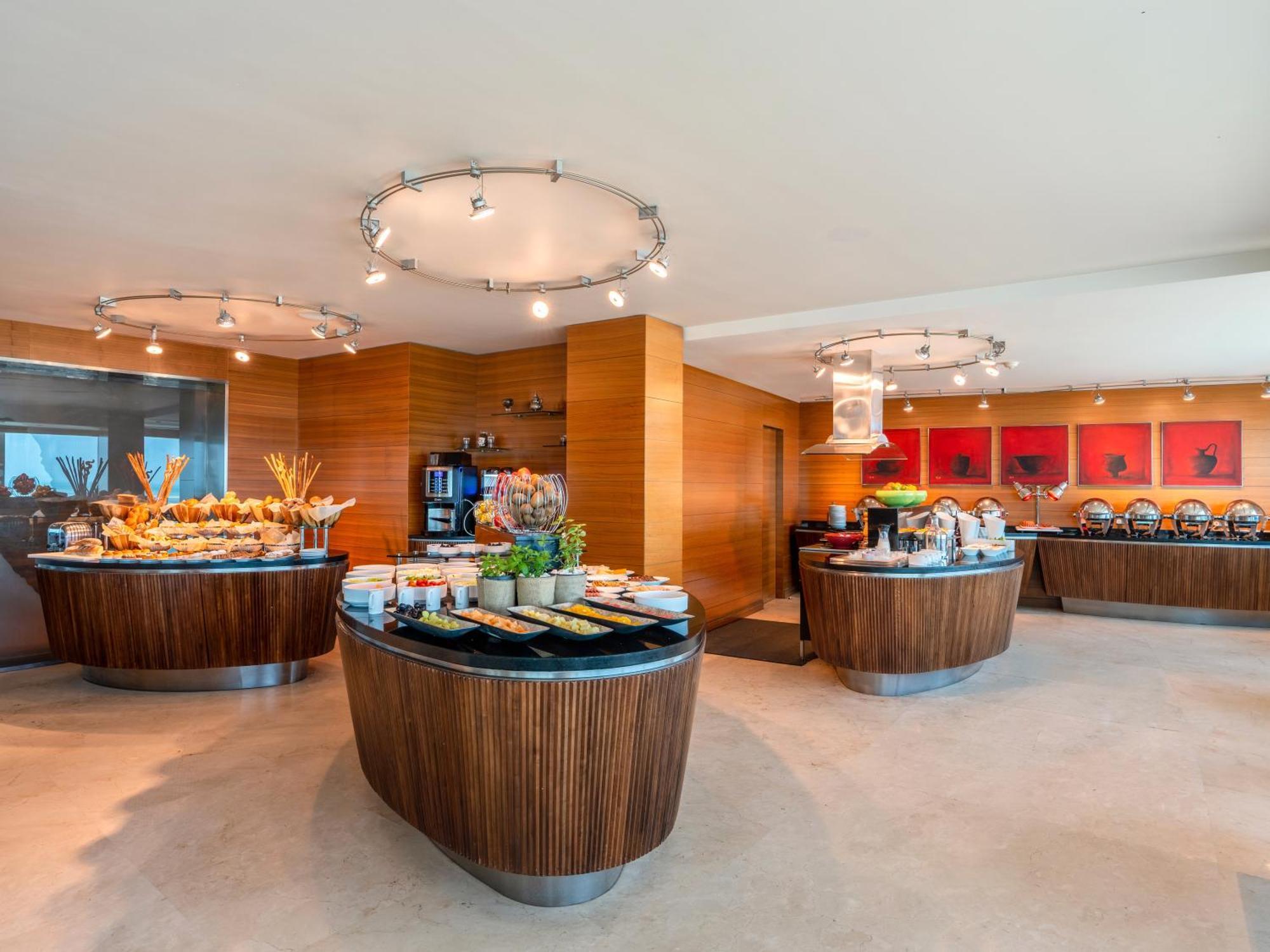 Moevenpick Hotel Al-Khobar Eksteriør bilde The lounge at the airport