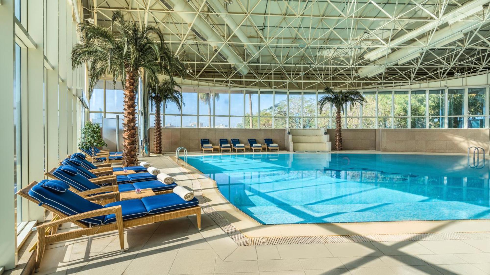 Moevenpick Hotel Al-Khobar Eksteriør bilde The swimming pool at the hotel