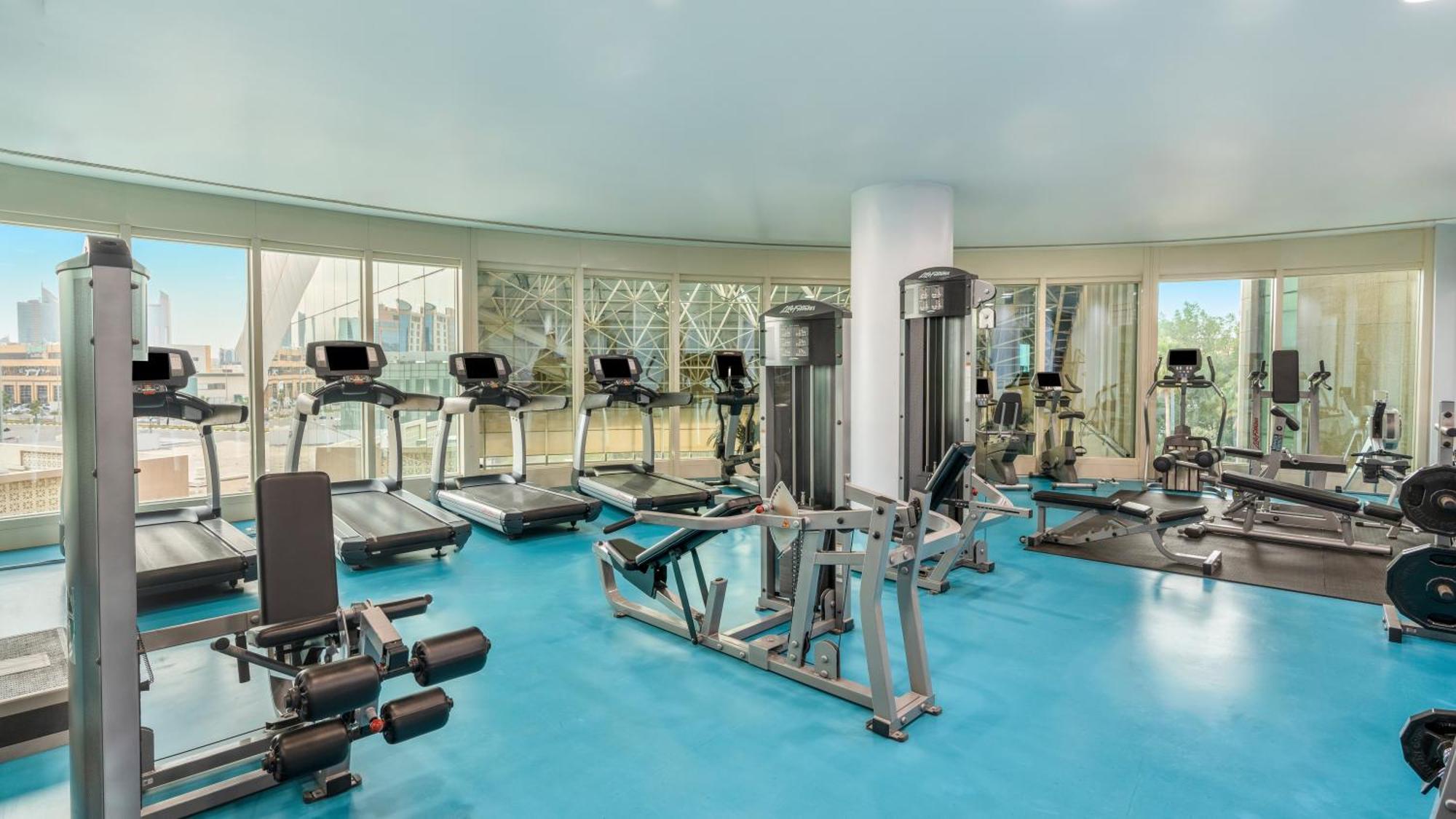 Moevenpick Hotel Al-Khobar Eksteriør bilde The gym at the hotel