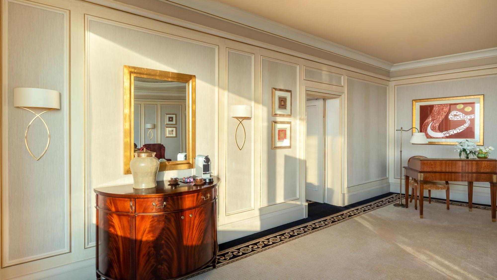 Moevenpick Hotel Al-Khobar Eksteriør bilde A suite at the Waldorf Astoria Berlin