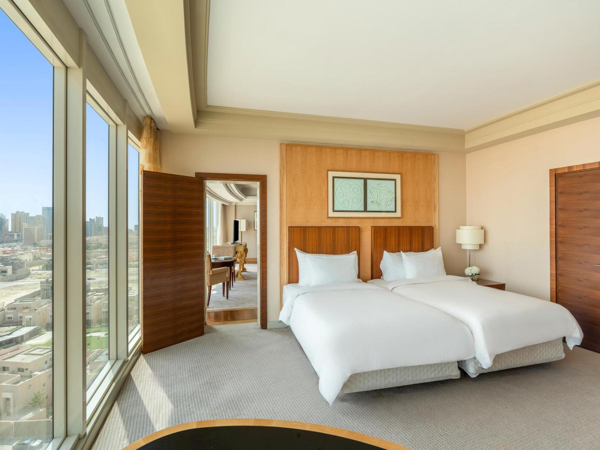 Moevenpick Hotel Al-Khobar Eksteriør bilde A bedroom at the hotel