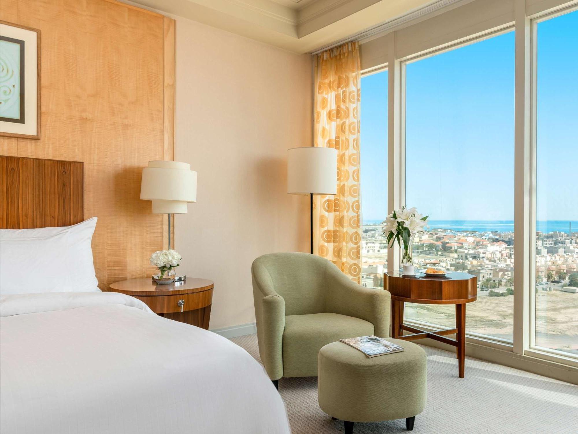 Moevenpick Hotel Al-Khobar Eksteriør bilde A guest room at the Hilton San Diego Bayfront